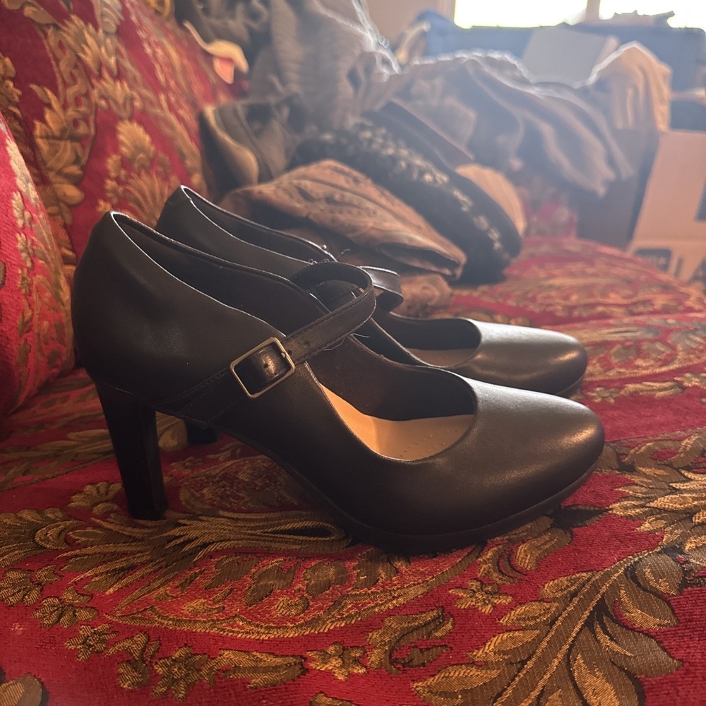 Clarks Ambyr Shine Mary Jane Black Leather Comfort Pump Heels Women's Size 7M